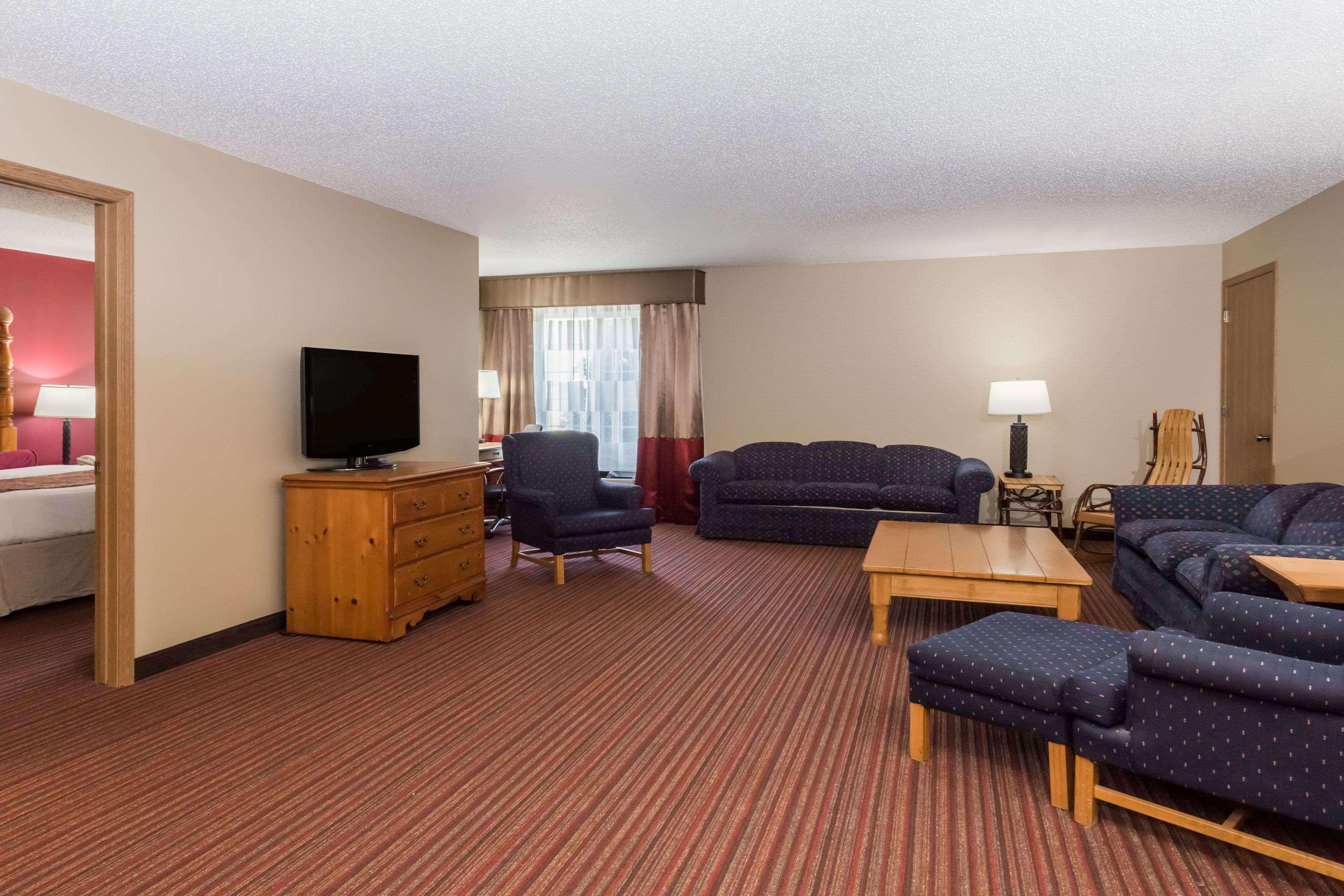 Hotel Baymont By Wyndham Mequon Milwaukee Area Exterior foto
