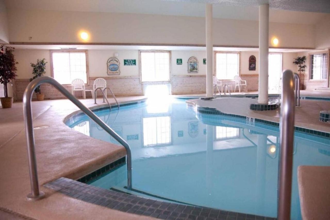 Hotel Baymont By Wyndham Mequon Milwaukee Area Exterior foto